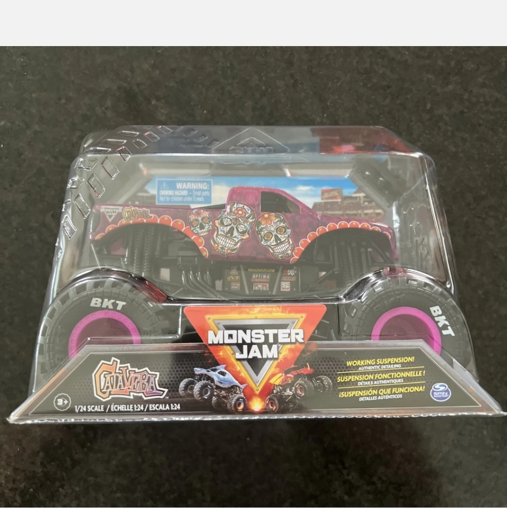 Monster Jam 1/24 Scale Diecast Calavera Metal Truck Skulls Purple Spin Masters